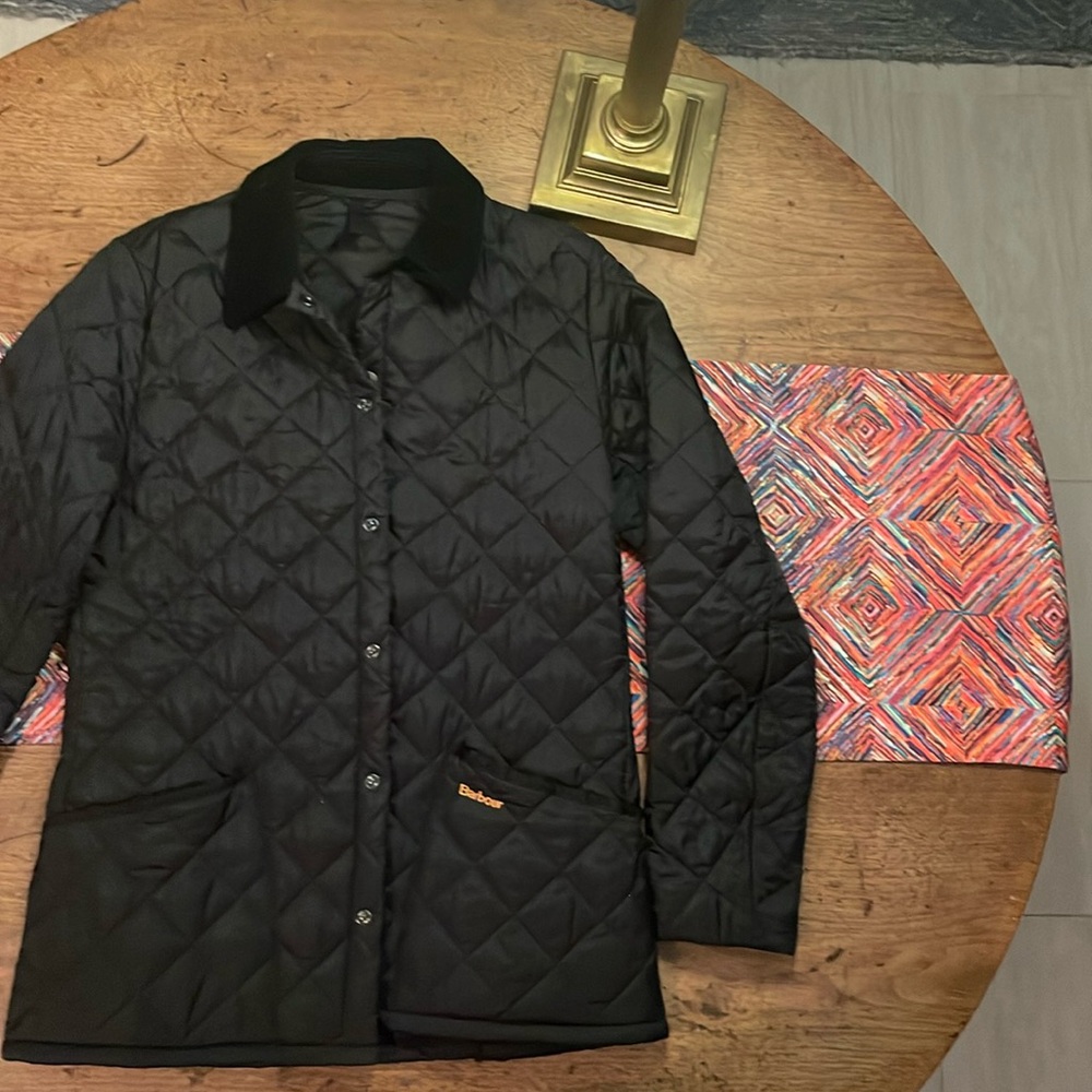 Men’s Barbour Heritage quilted, light weight jacket.  Size Small, Color Black.
